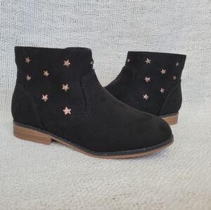 Ankle Black Boots With Stars Accent.